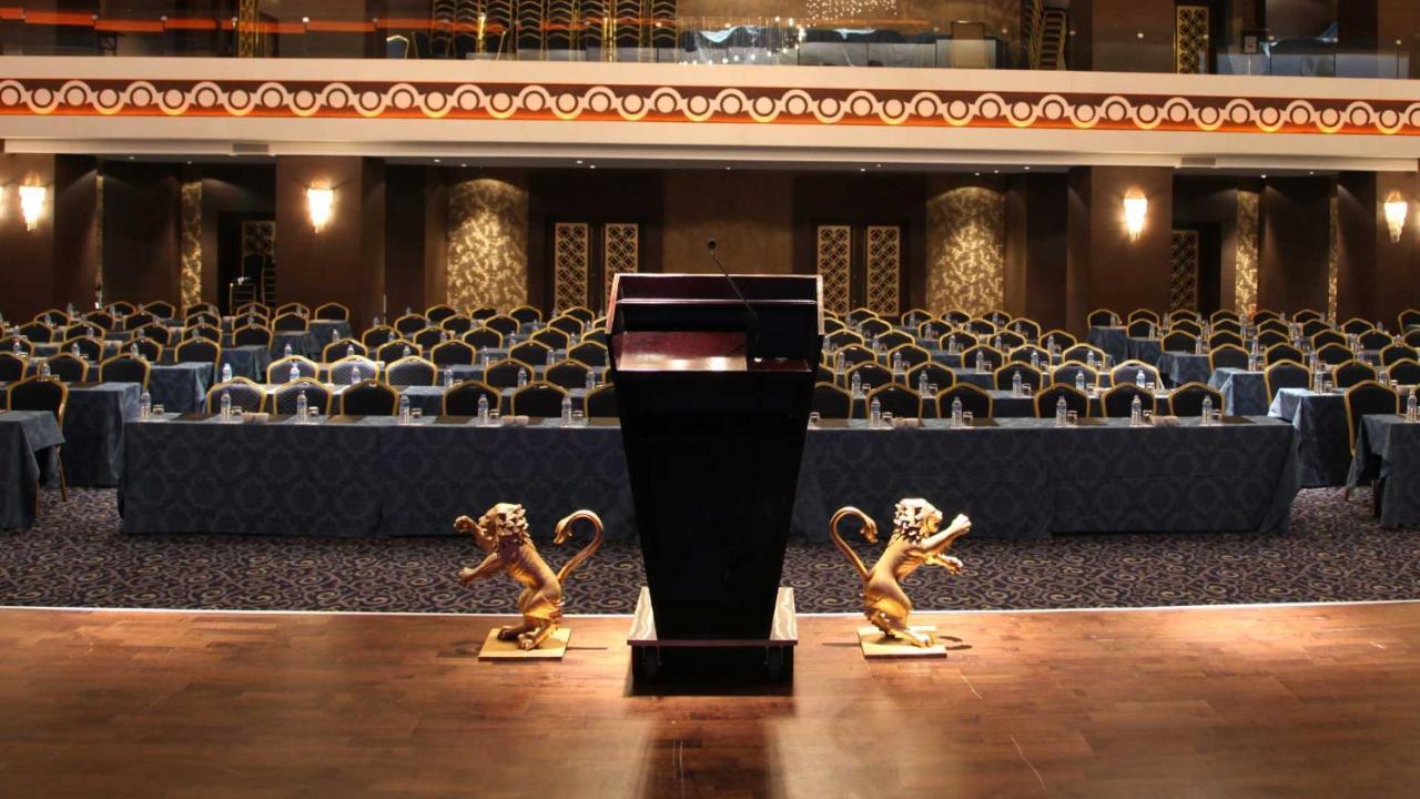 Cratos Premium Casino & מלון Kazaphani