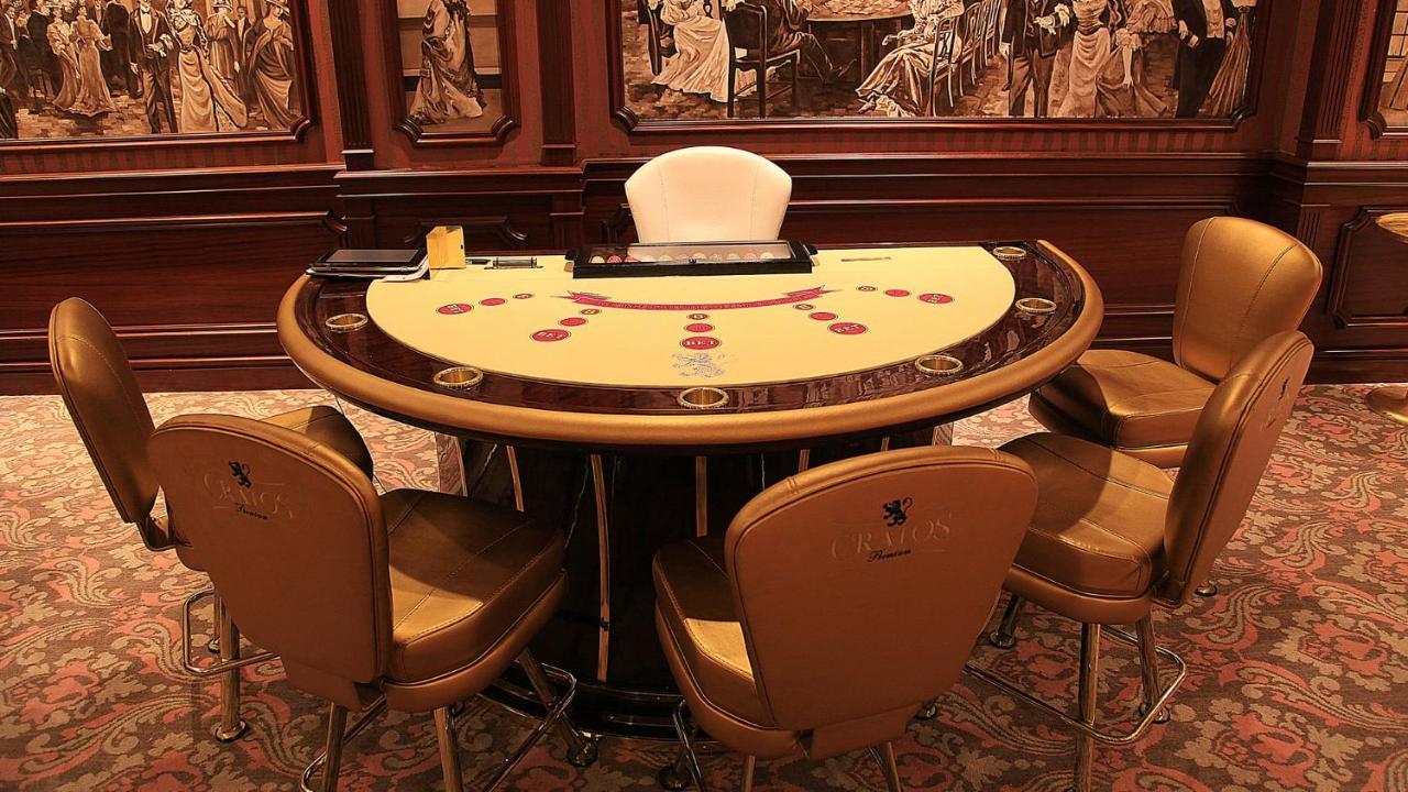 מלון Cratos Premium Casino &